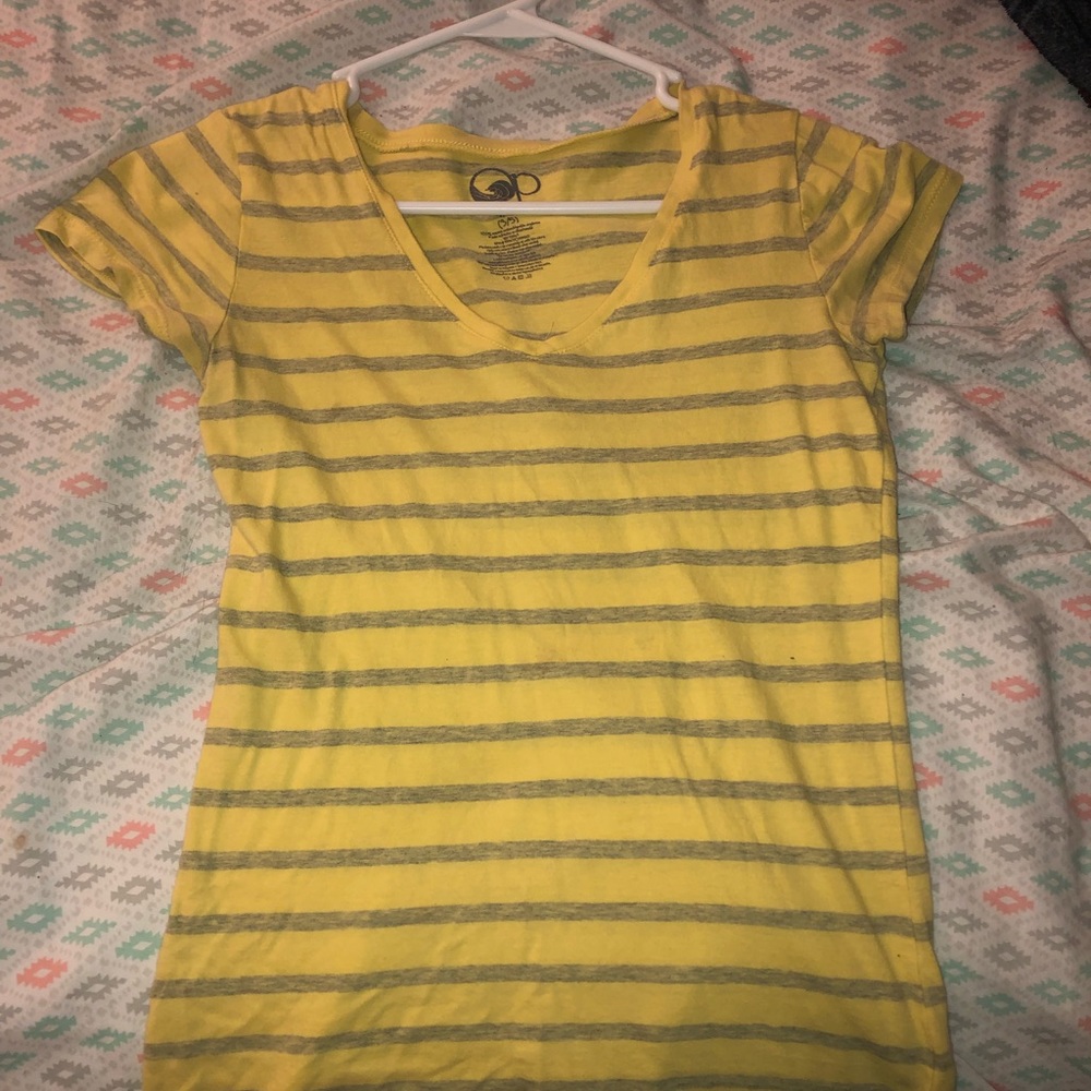 Cute yellow t-shirt